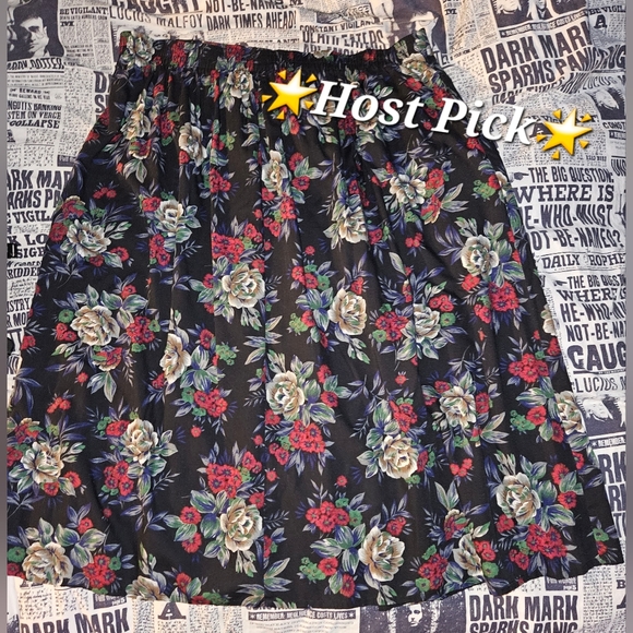 Separate Issue Dresses & Skirts - 🌟HP🌟 Pleated Skirt with Pockets!!!